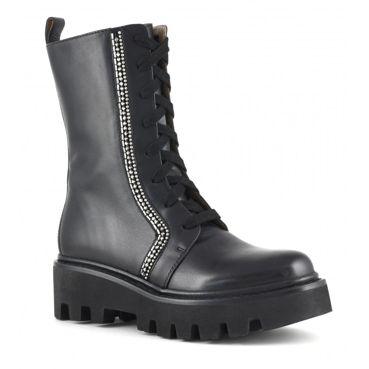 Anfibio in pelle con ricamo bordi e suola extra light