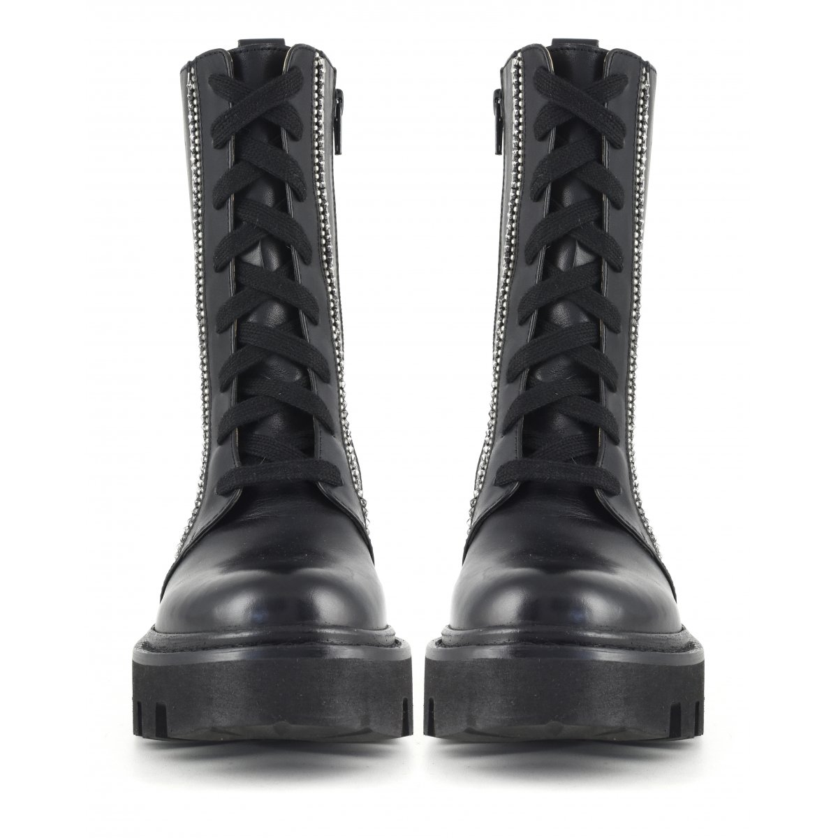 Anfibio in pelle con ricamo bordi e suola extra light