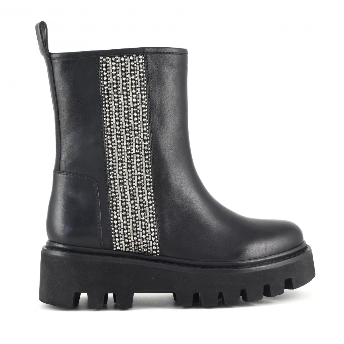 Stivale con ricamo laterale e suola extra light