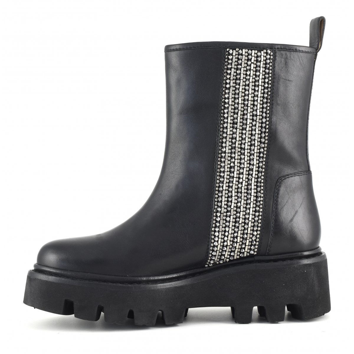 Stivale con ricamo laterale e suola extra light