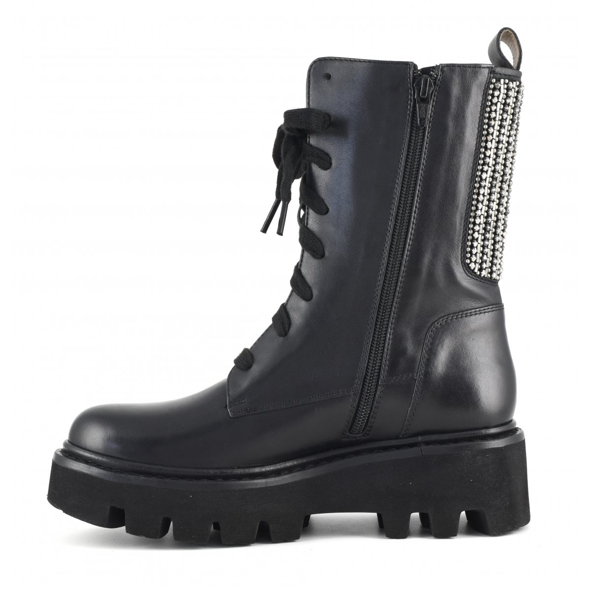 Anfibio in pelle con ricamo posteriore e suola extra light