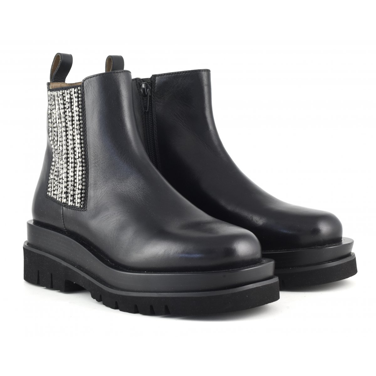 Stivaletto con ricamo laterale e zip interna