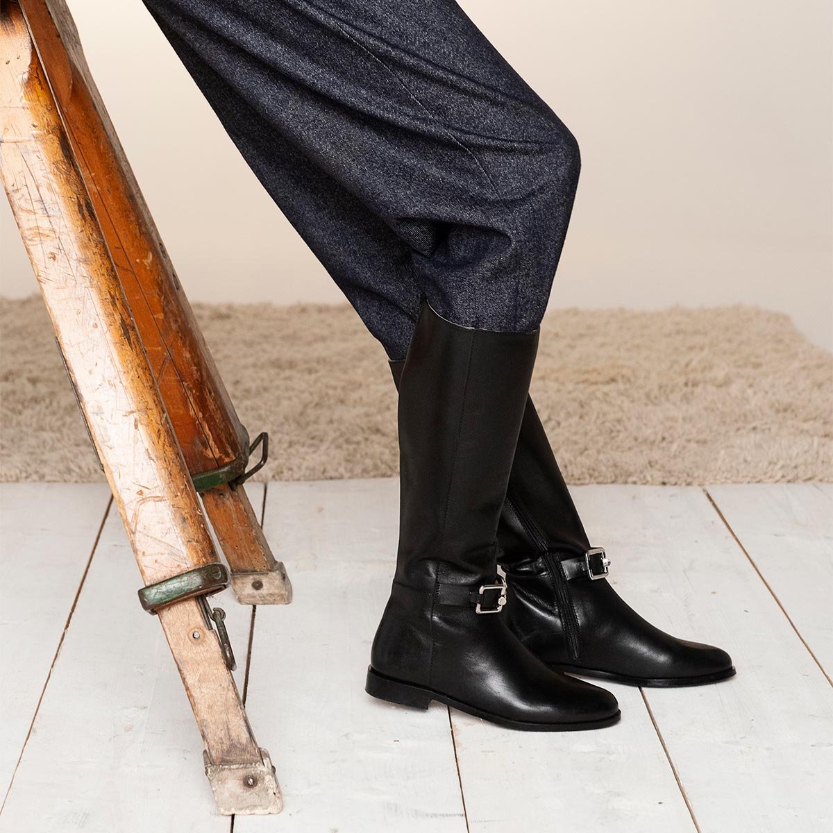 Stivali in pelle con morsetto in metallo