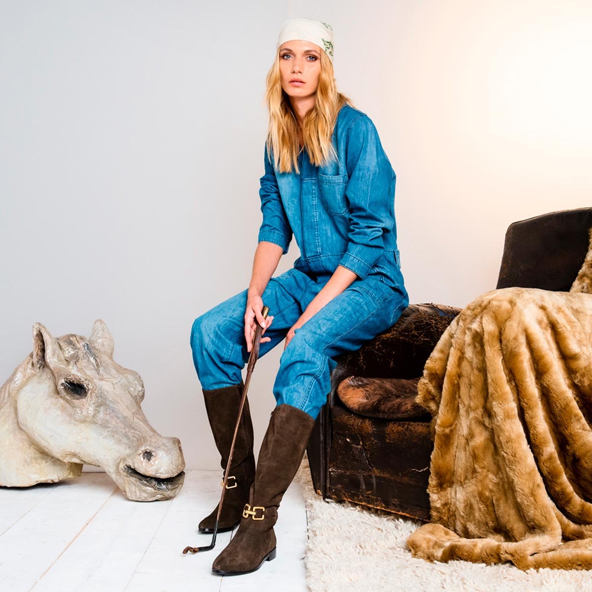 Stivali in camoscio con morsetto in metallo