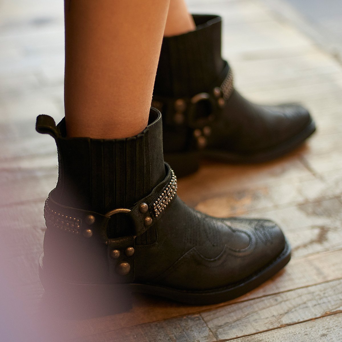 Stivale Frye con perline ricamate