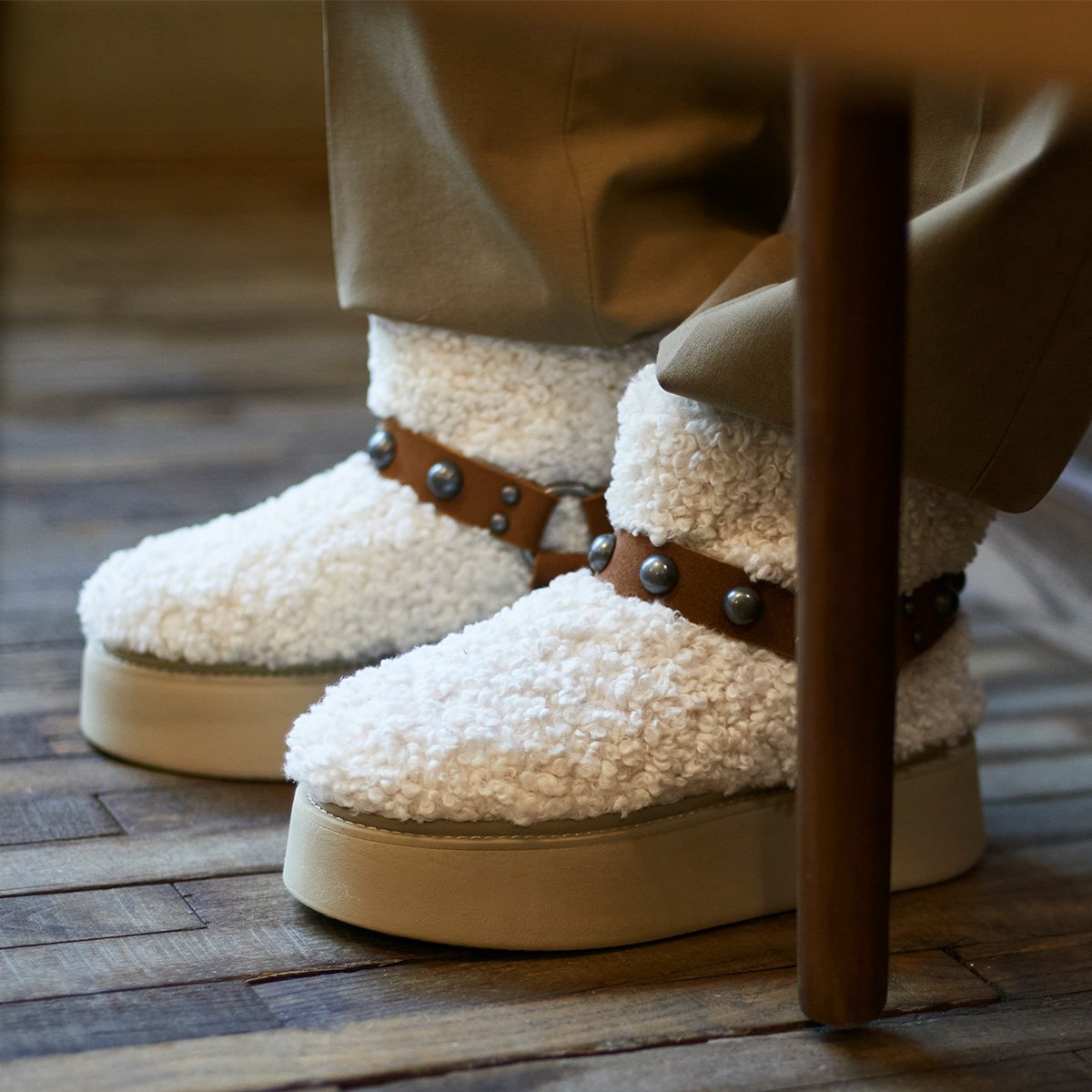 Stivale su suola platform in pelo teddy