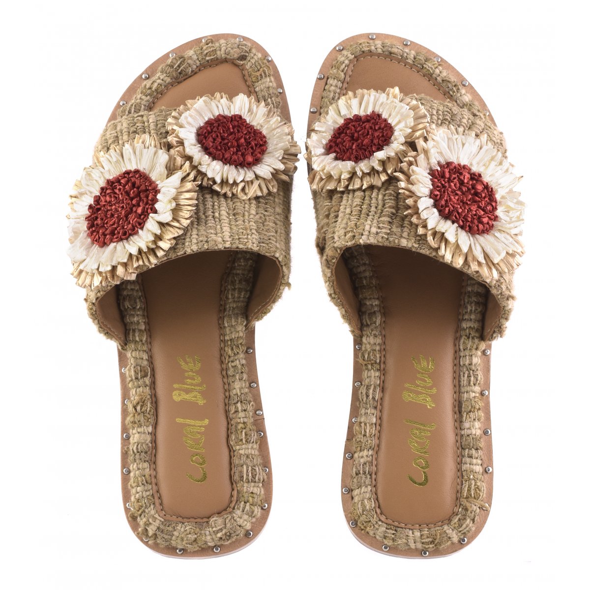 Sandalo in seta grezza con accessori in raffia