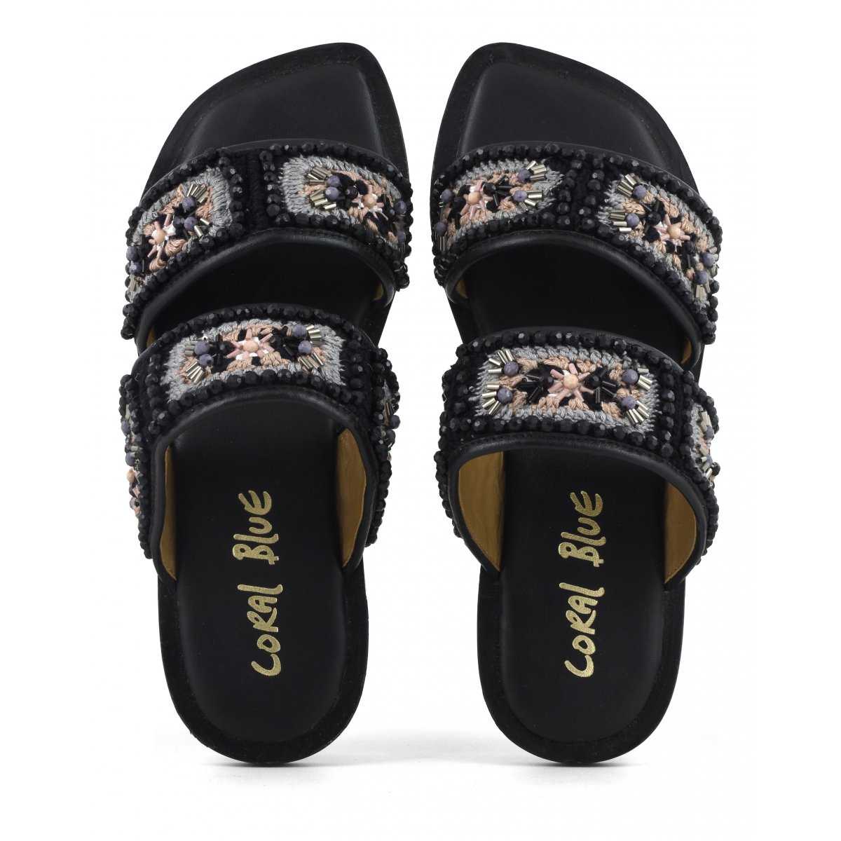 Sandalo con doppia fascia in crochet e perline