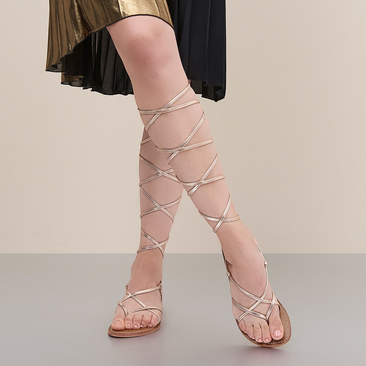 Sandalo lacci lunghi in pelle