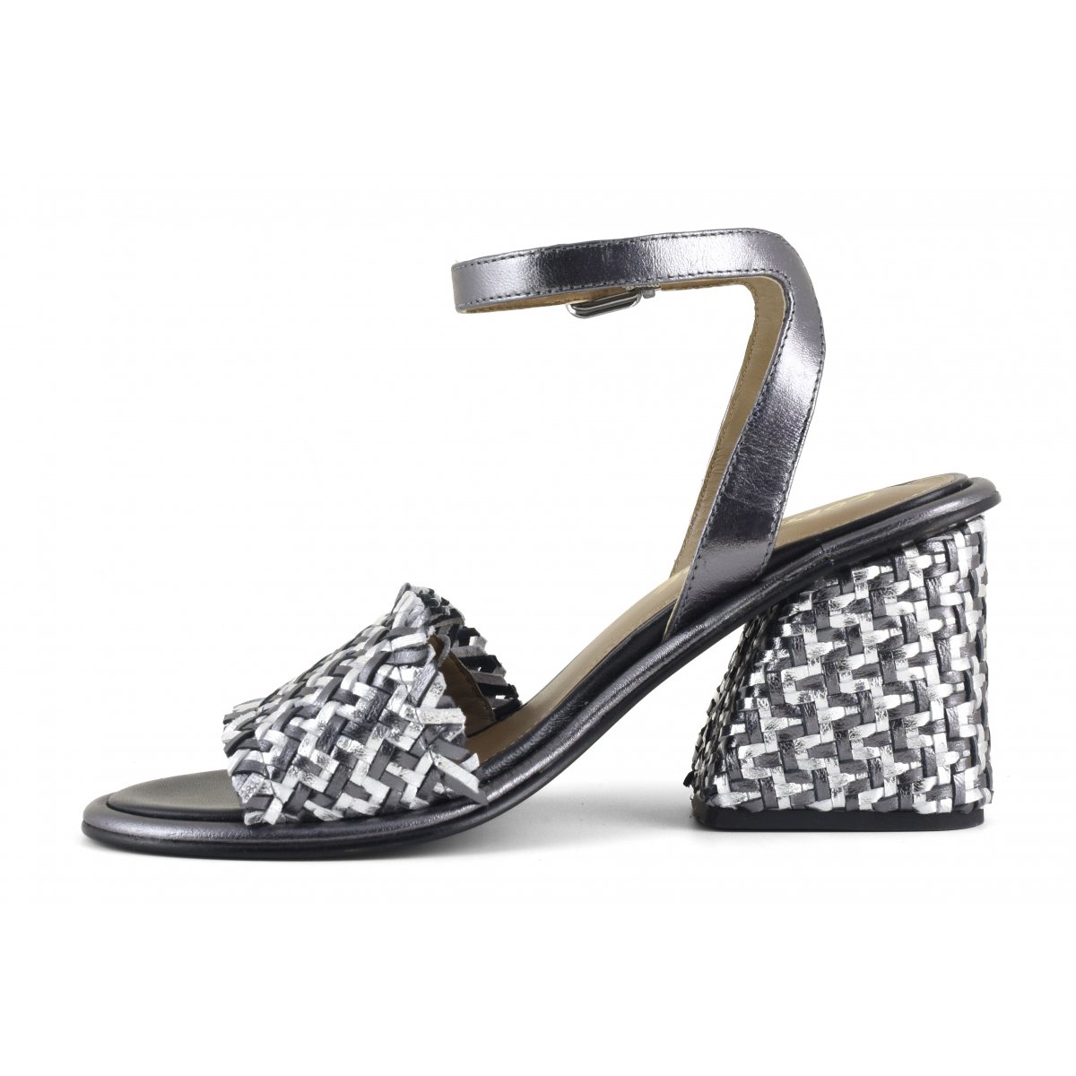Sandalo con tacco pelle intrecciata con cinturino