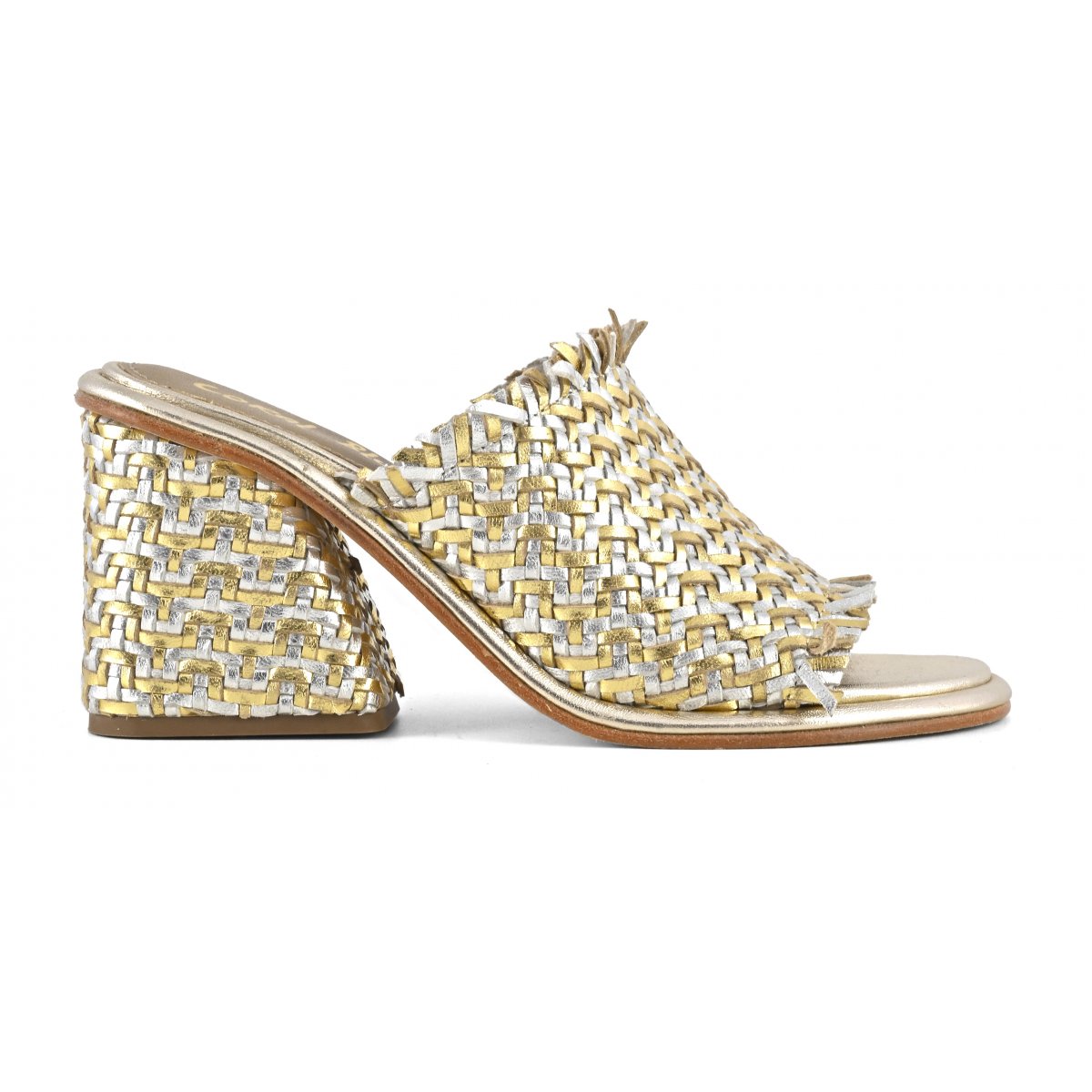 Sandalo monofascia con tacco pelle intrecciata