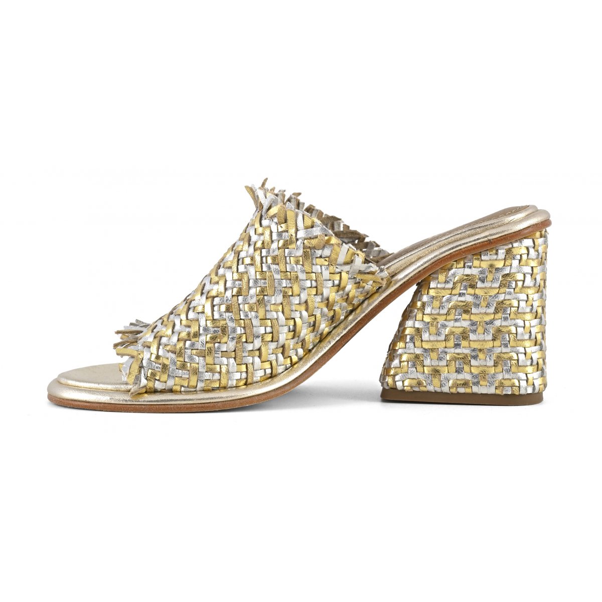 Sandalo monofascia con tacco pelle intrecciata