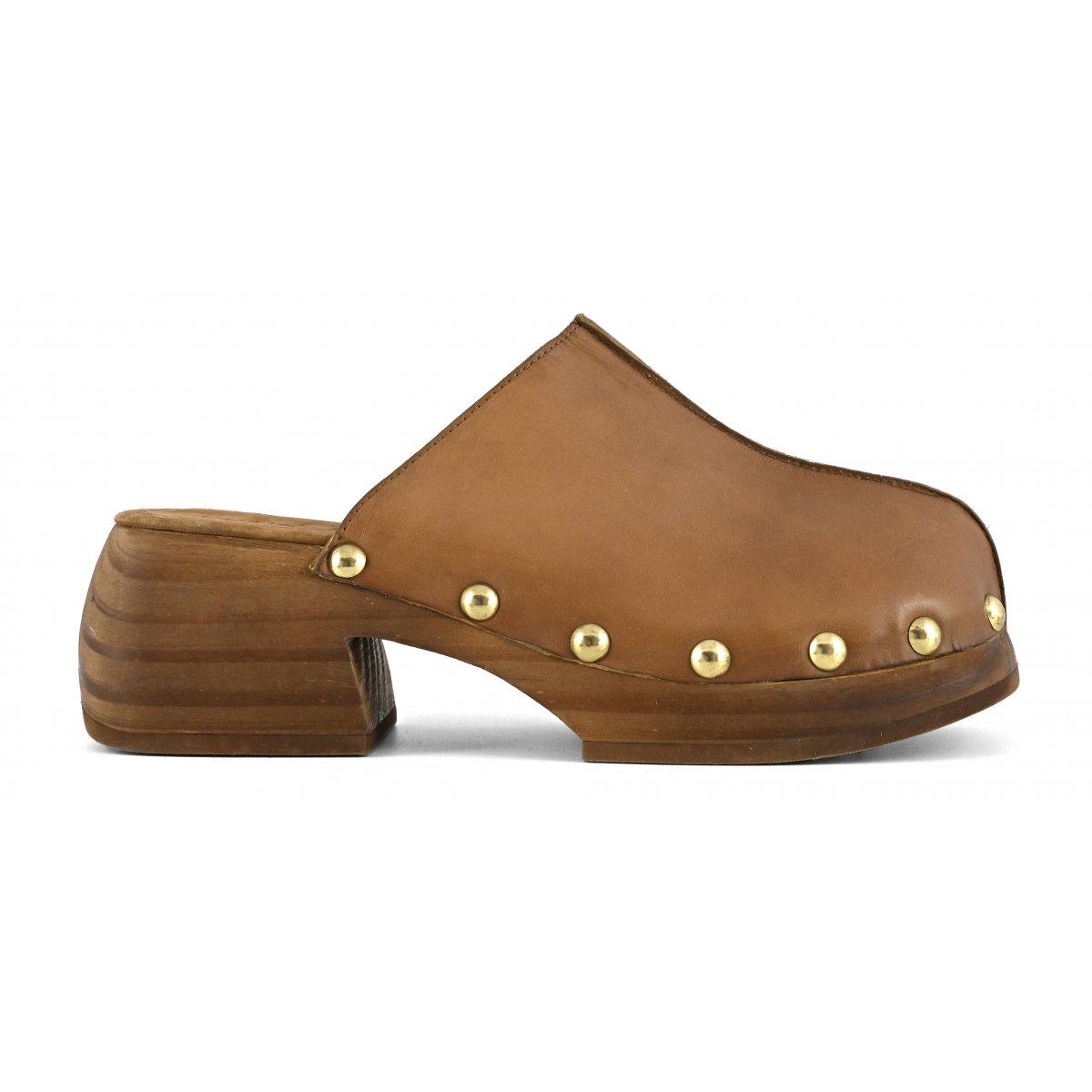 Zoccolo in legno con borchie
