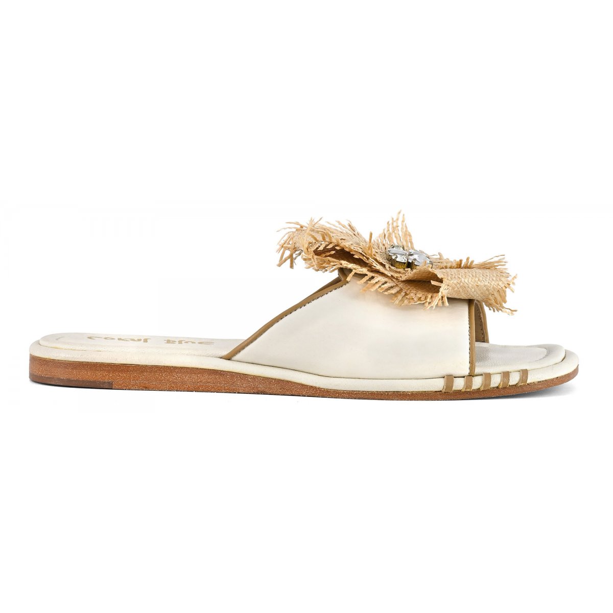 Sandalo in pelle con fiore in rafia