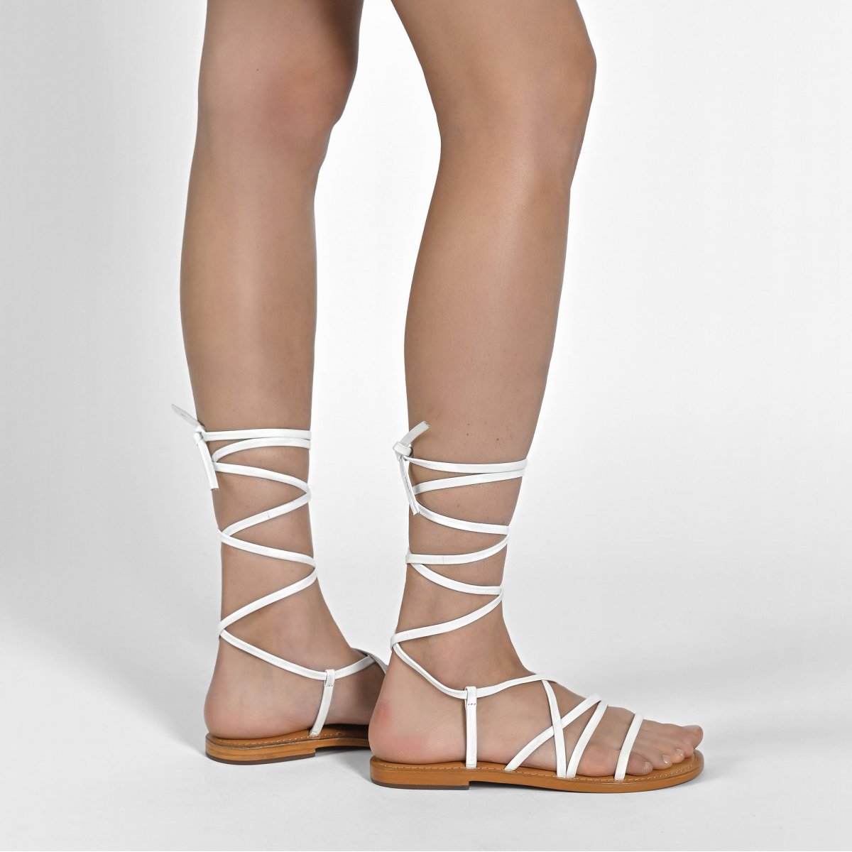 Sandalo in pelle alla schiava