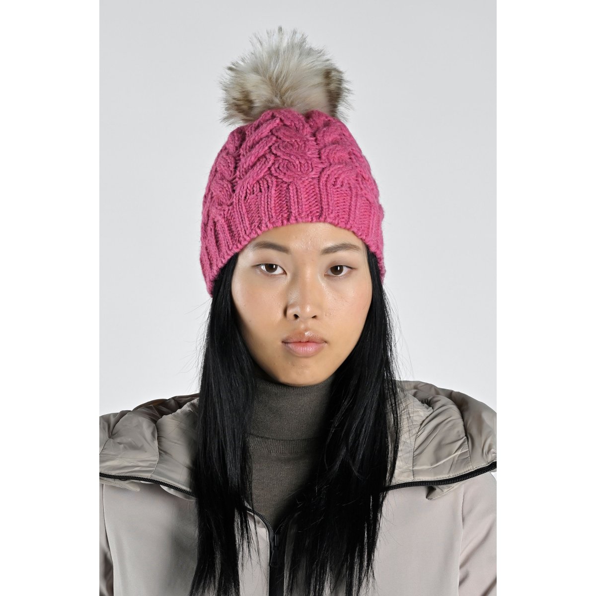 Cappello multi pom fakefur