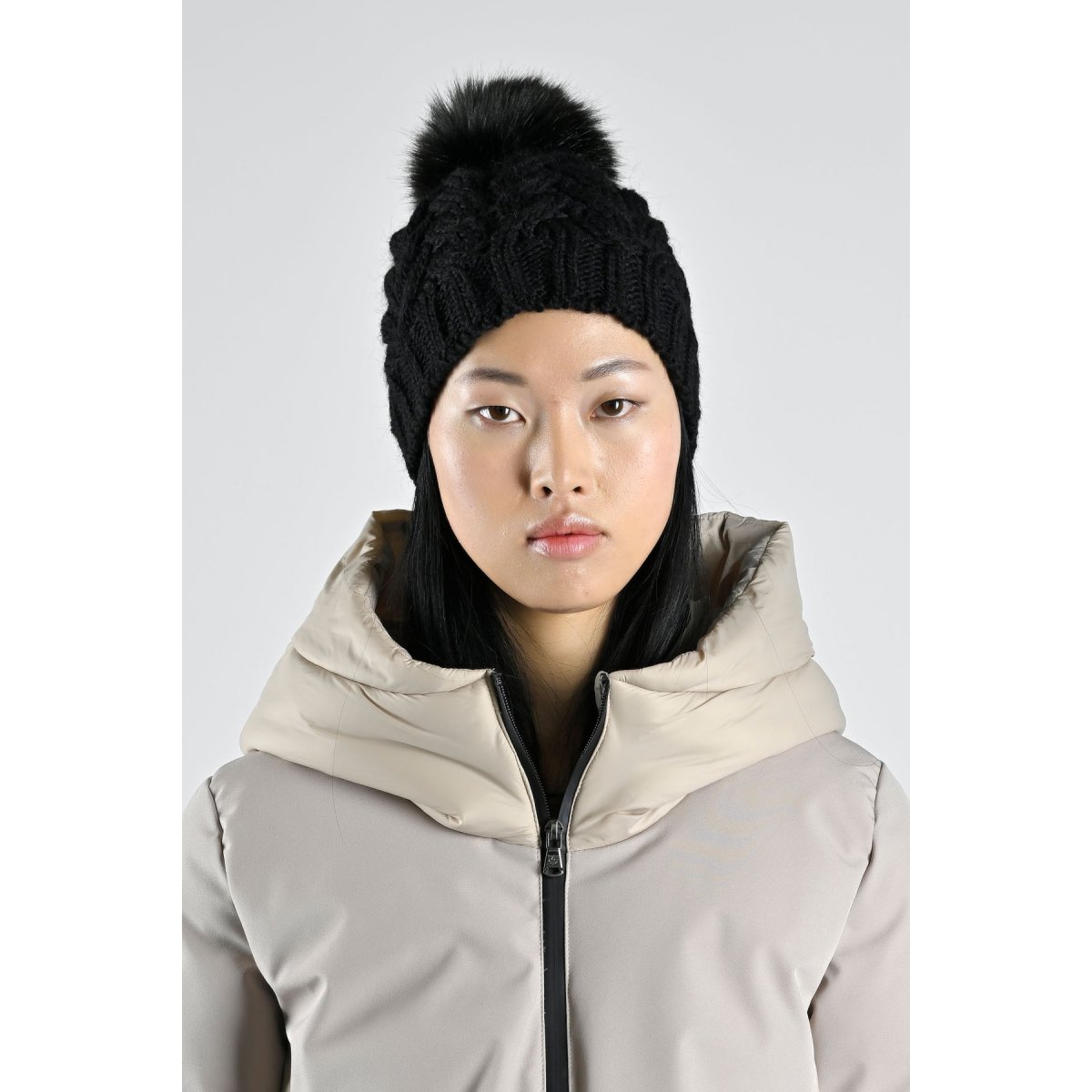 Cappello multi pom fakefur