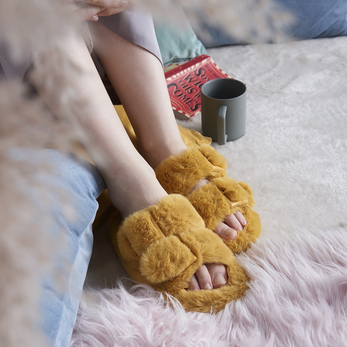 Chaussons ouverts façon mule en fourrure