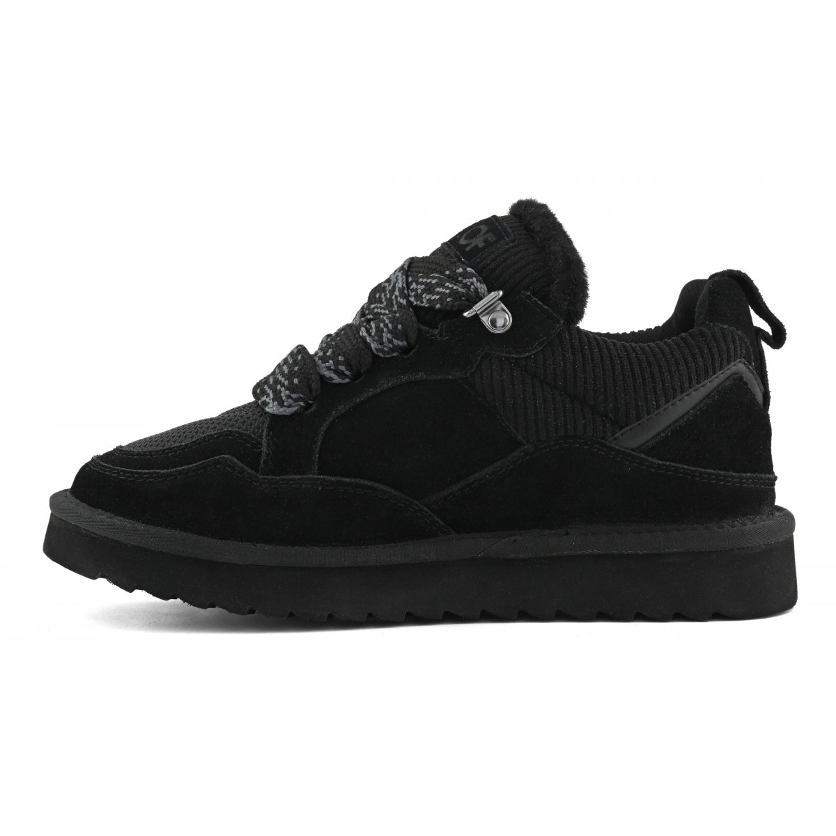 Baskets en daim avec maxi lacets