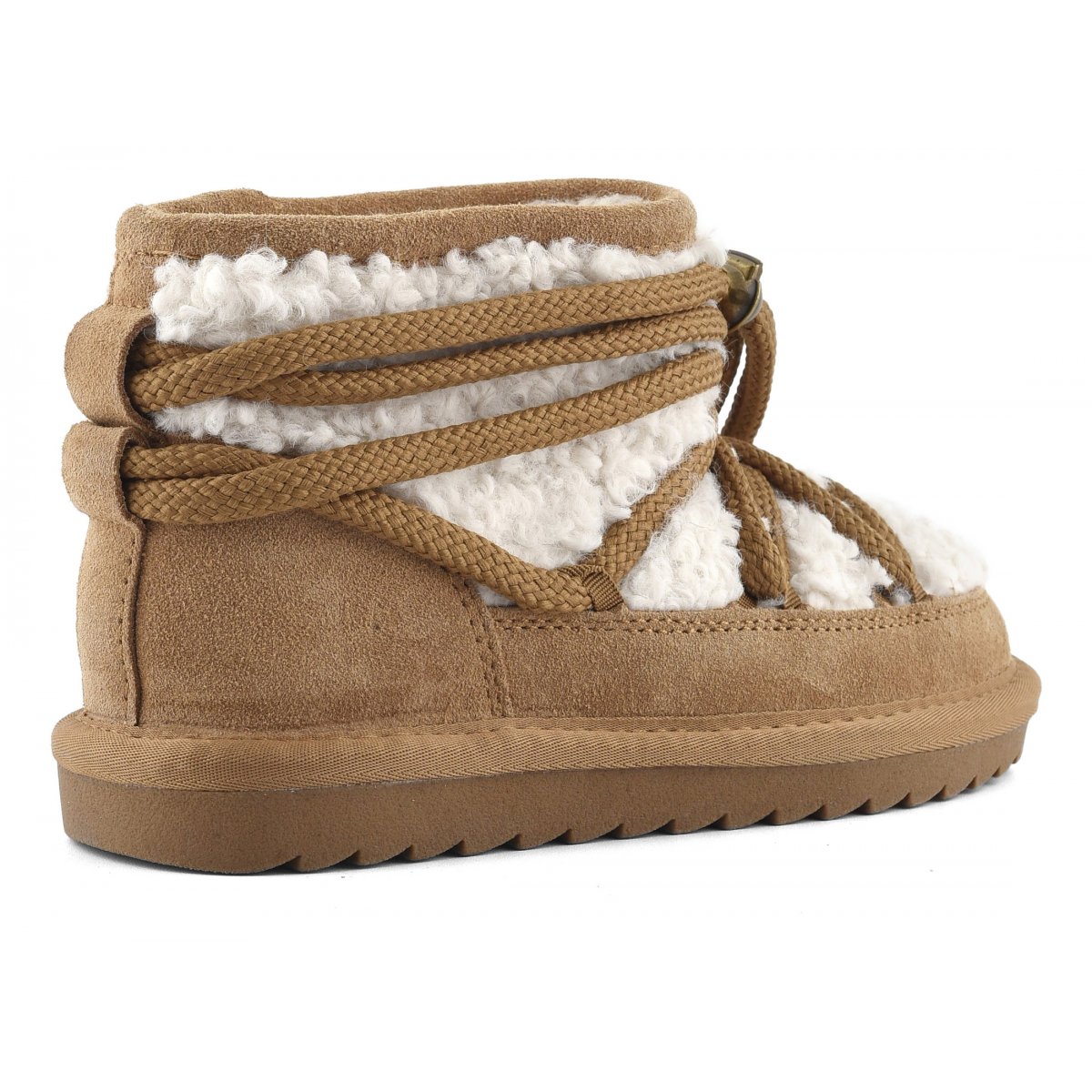 Winter boot laced