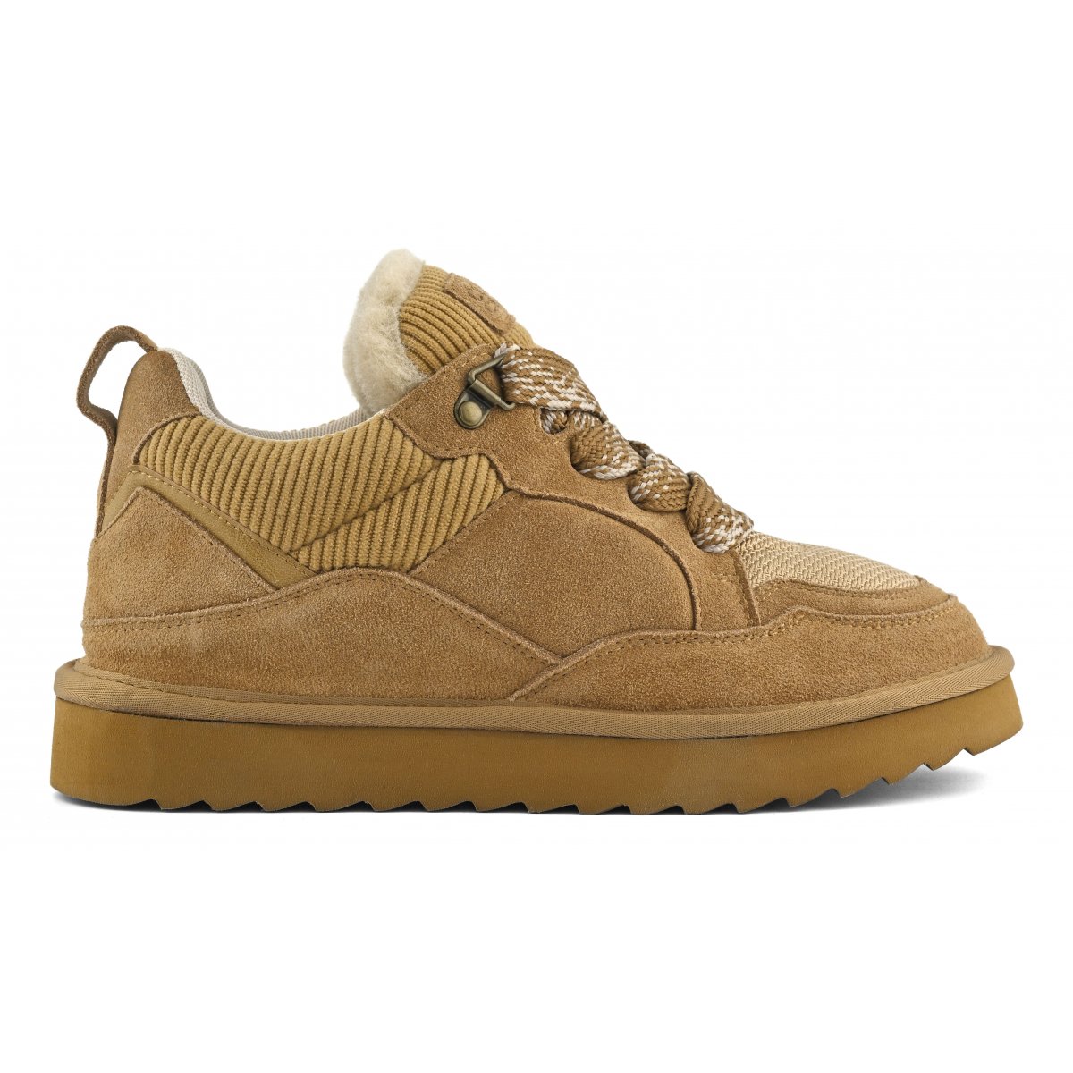 Baskets en daim avec maxi lacets