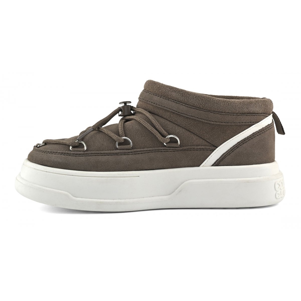 Baskets en daim de vachette aspect montagne