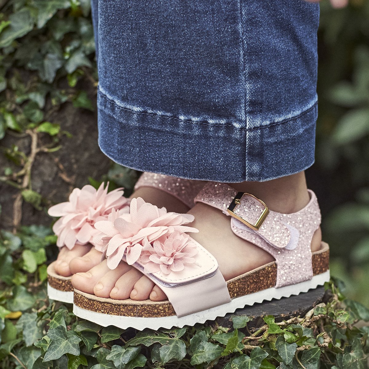 Sandales avec accessoire fleurs