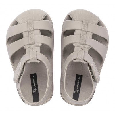 Ipanema barefoot baby