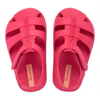 Ipanema barefoot baby