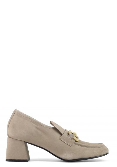 Heeled moccasin in suede