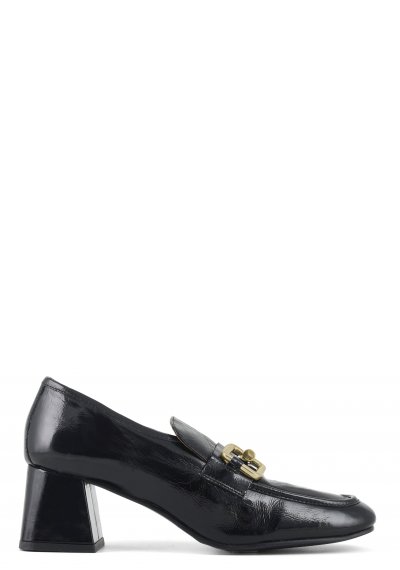 Heeled patent-leather moccasin