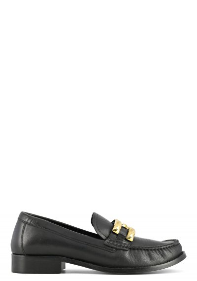 Loafer with metal clamp