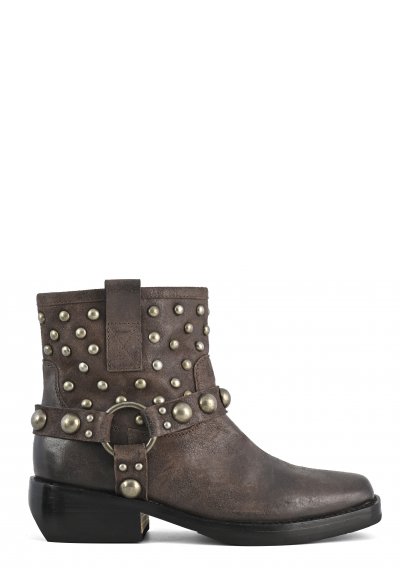 Boot with studs