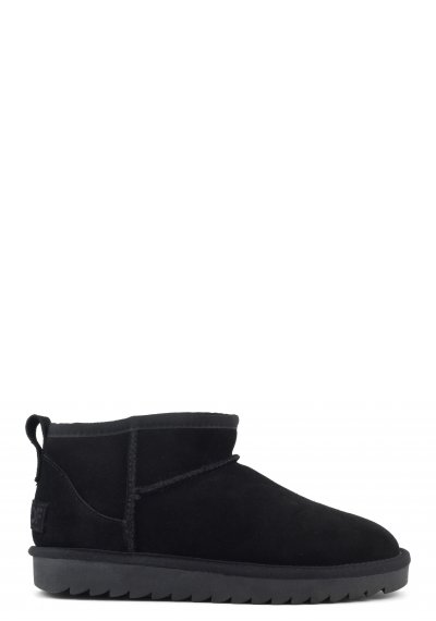 Short winter boot in suede