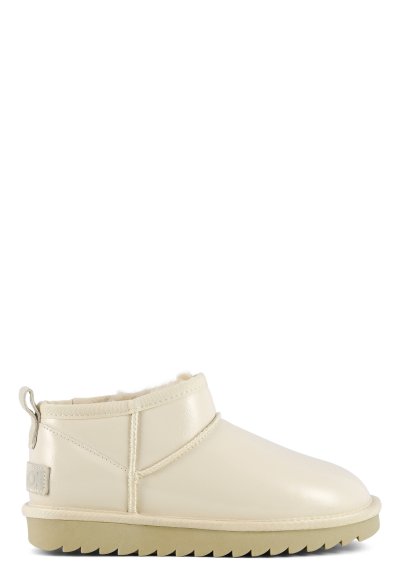 Short winter boot in PU naplack