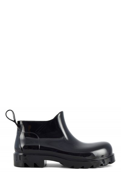 Glossy rainboot