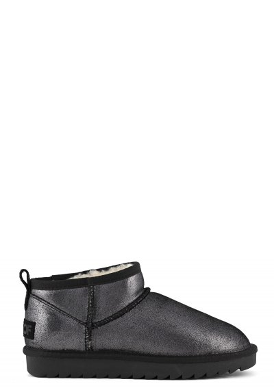 Short boot in metal suede