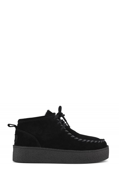Furry soft shoe with wool stitchings