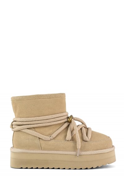 Platform boot mountain look