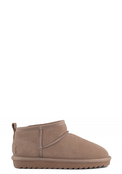 Short winter boot in suede