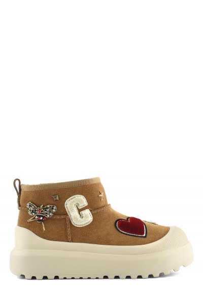 Winter boot with maxi outsole and patches