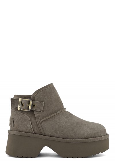 Cow suede winter boot with plateau outsole