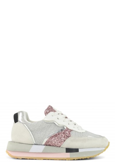 Multimaterial sneaker with leather insole
